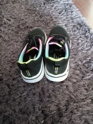 Zapatillas Skechers Talla 36.5 Negro/Rosa