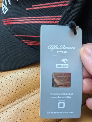 Gorra Alfa Romeo F1 Team Original Negra y Roja