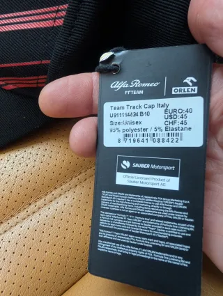 Gorra Alfa Romeo F1 Team Original Negra y Roja