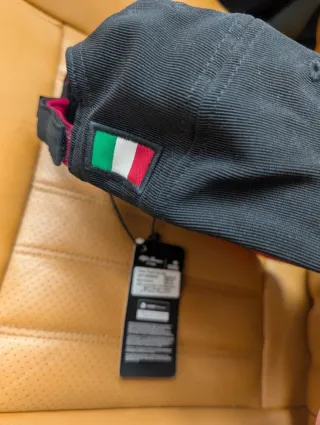 Gorra Alfa Romeo F1 Team Original Negra y Roja