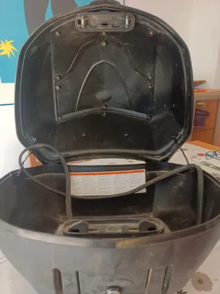 Baúl moto Yamaha negro y rojo