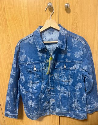 Cazadora vaquera floral azul