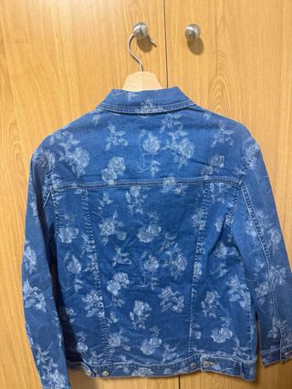 Cazadora vaquera floral azul