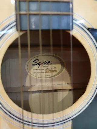Guitarra Acústica Squier SA-105CE