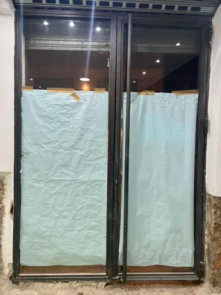 PUERTA DE TIENDA