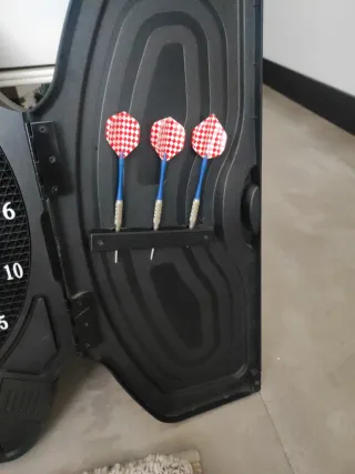 Diana electrónica con dardos