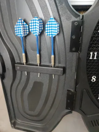 Diana electrónica con dardos