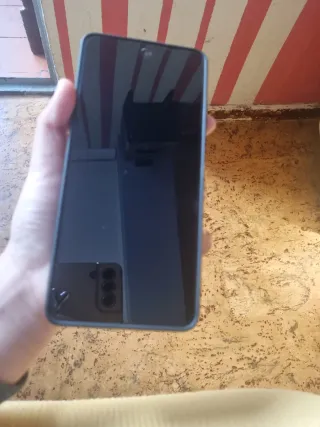 Teléfono móvil negro