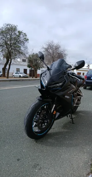 Honda CBR 650R 2023 Negra