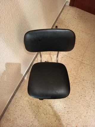 Silla de oficina giratoria con ruedas