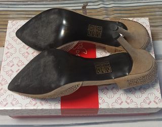 Zapatos de tacón con strass beige – Sin Marca – 40