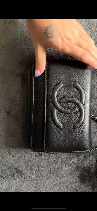 Borsa Chanel in pelle nera con catena
