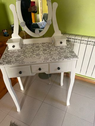 Tocador maquillaje con espejo y luces