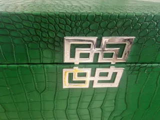 Caja de almacenamiento verde