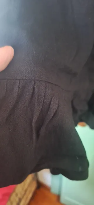 Abito corto nero con fiori ricamati