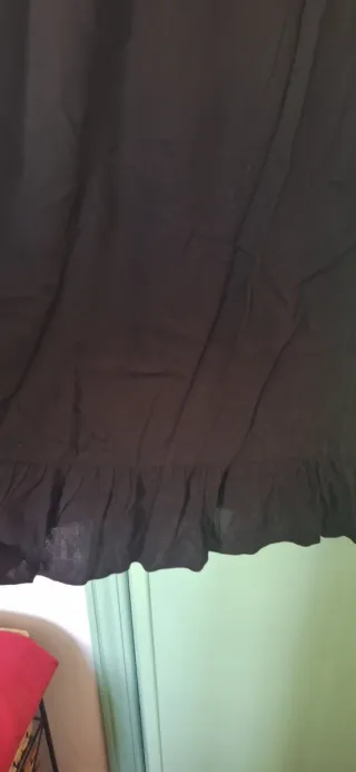 Abito corto nero con fiori ricamati