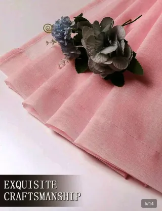 Cortina rosa de tela visillo