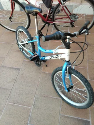 Bicicleta de paseo roja
