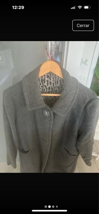 Abrigo hecho a mano por una modista gris, elegante