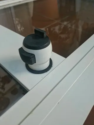 Puerta aluminio 85x210 con llave y ventana 120x120