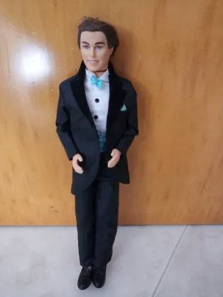 Muñeco Ken Magic Traje Negro