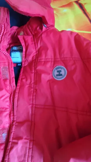 Abrigo rojo infantil