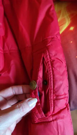 Abrigo rojo infantil