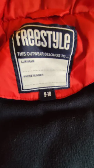 Abrigo rojo infantil