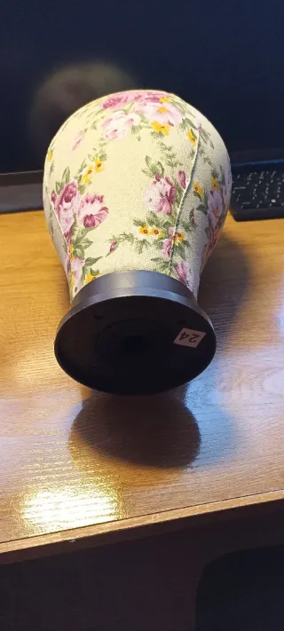 Cabeza de maniquí floral de lona