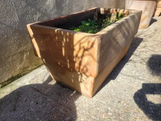 Jardinera grande de barro