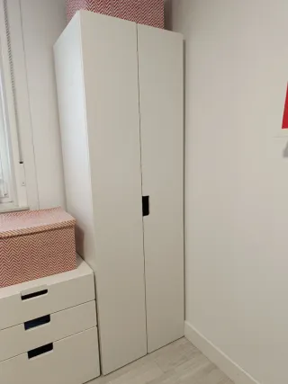 Armario infantil blanco.