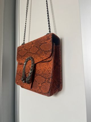 Bolso bandolera con estampado de serpiente