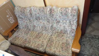 Se regala sofá vintage tela y madera de tres plaza