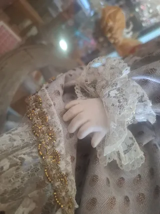 Muñeca antigua de porcelana