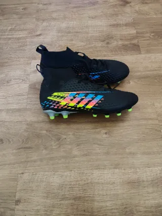 Botas de fútbol negras