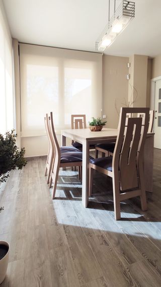 Mesa de comedor y salón