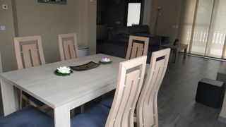 Mesa de comedor y salón