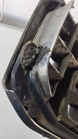 Toyota Land Cruiser Rejilla Central