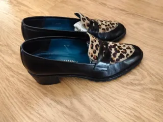 Zapatos de tacón con estampado de leopardo
