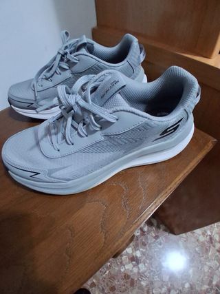 Zapatillas Skechers Gris Air Cooled Goga Mat