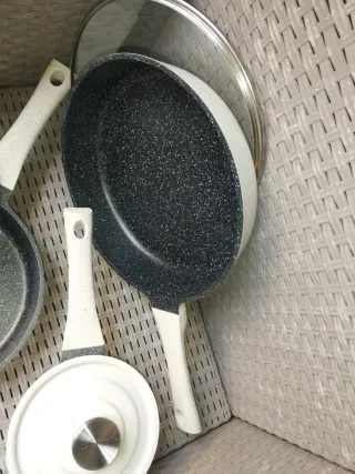 Set 2 padelle e 1 casseruola con coperchi