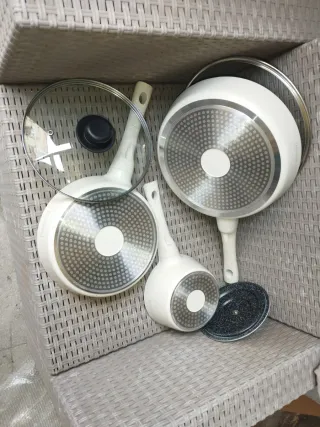 Set 2 padelle e 1 casseruola con coperchi