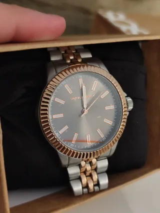 Reloj ASOS bicolor dorado y plateado (en su caja)