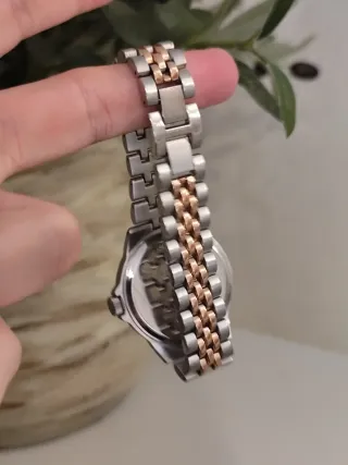 Reloj ASOS bicolor dorado y plateado (en su caja)