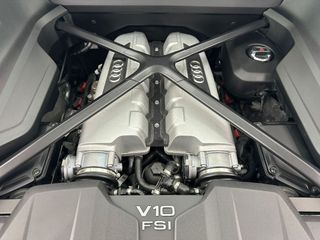 AUDI R8 V10 FSI performance 456kW quattro S tr.