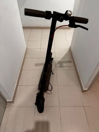 Patinete Eléctrico Xiaomi con Cargador.