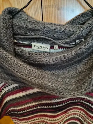 Jersey Canda C&A. Cuello alto, rayas multicolor. S