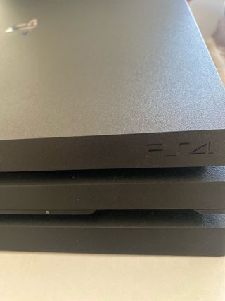 Consola Sony PS4 Pro Negra con call of duty ww2