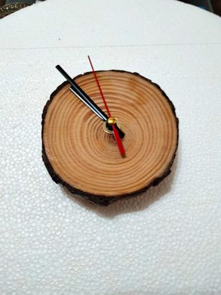 Reloj de madera