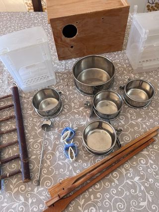 Gabbia per uccelli con piedistallo